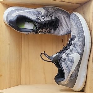 Nike Free RN 2017 Running Shoes Sneakers Womens Sz 10.5 Gray White
